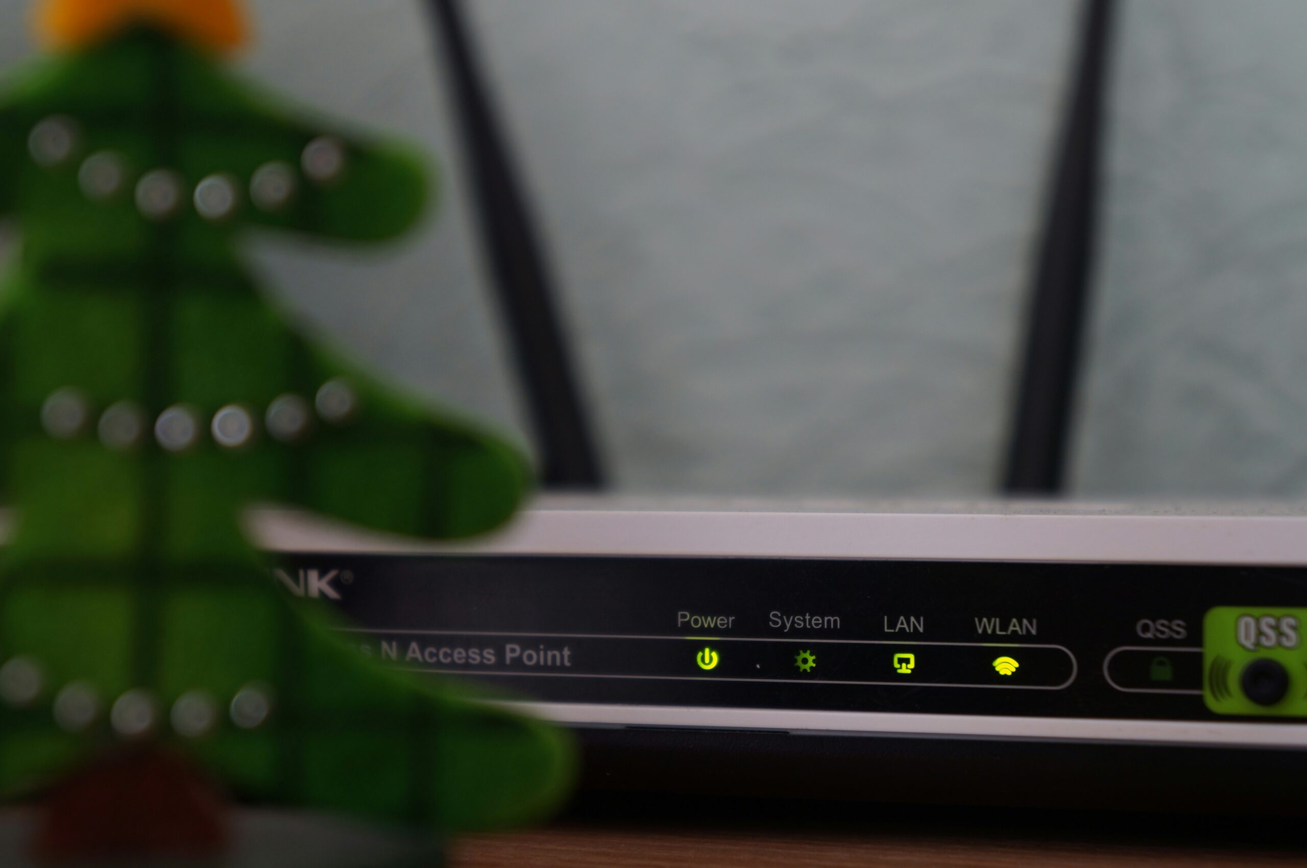 Router on desk that can be used to do a port forward
